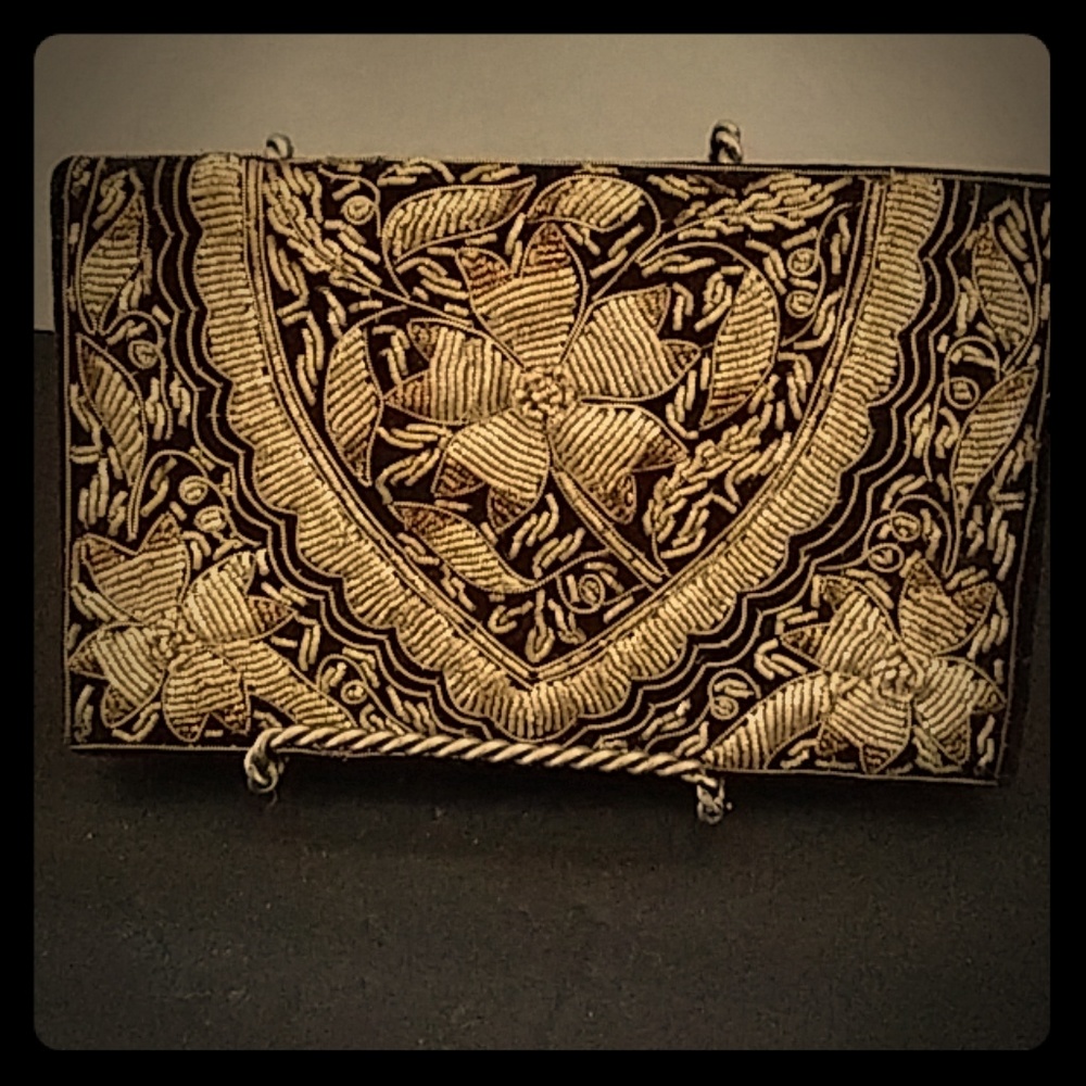 Antique clutch
